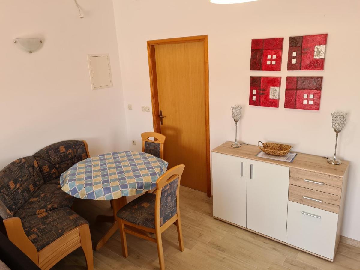 Seaside Apartments With A Swimming Pool Barbat, Rab - 4951 Barbat na Rabu المظهر الخارجي الصورة